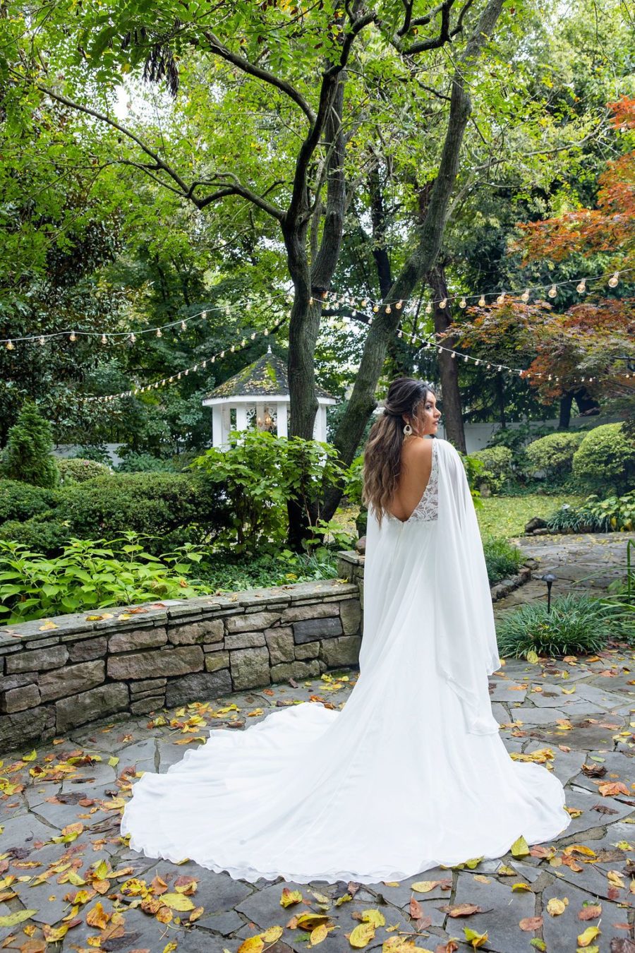 Jewel’s bridal look brought serious goddess vibes with her bespoke gown by designer Lis Simone.