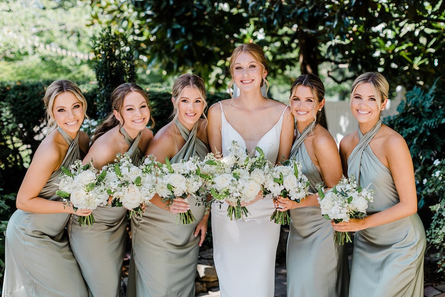 Simple garden wedding inspiration with neutral colors of ivory and gold