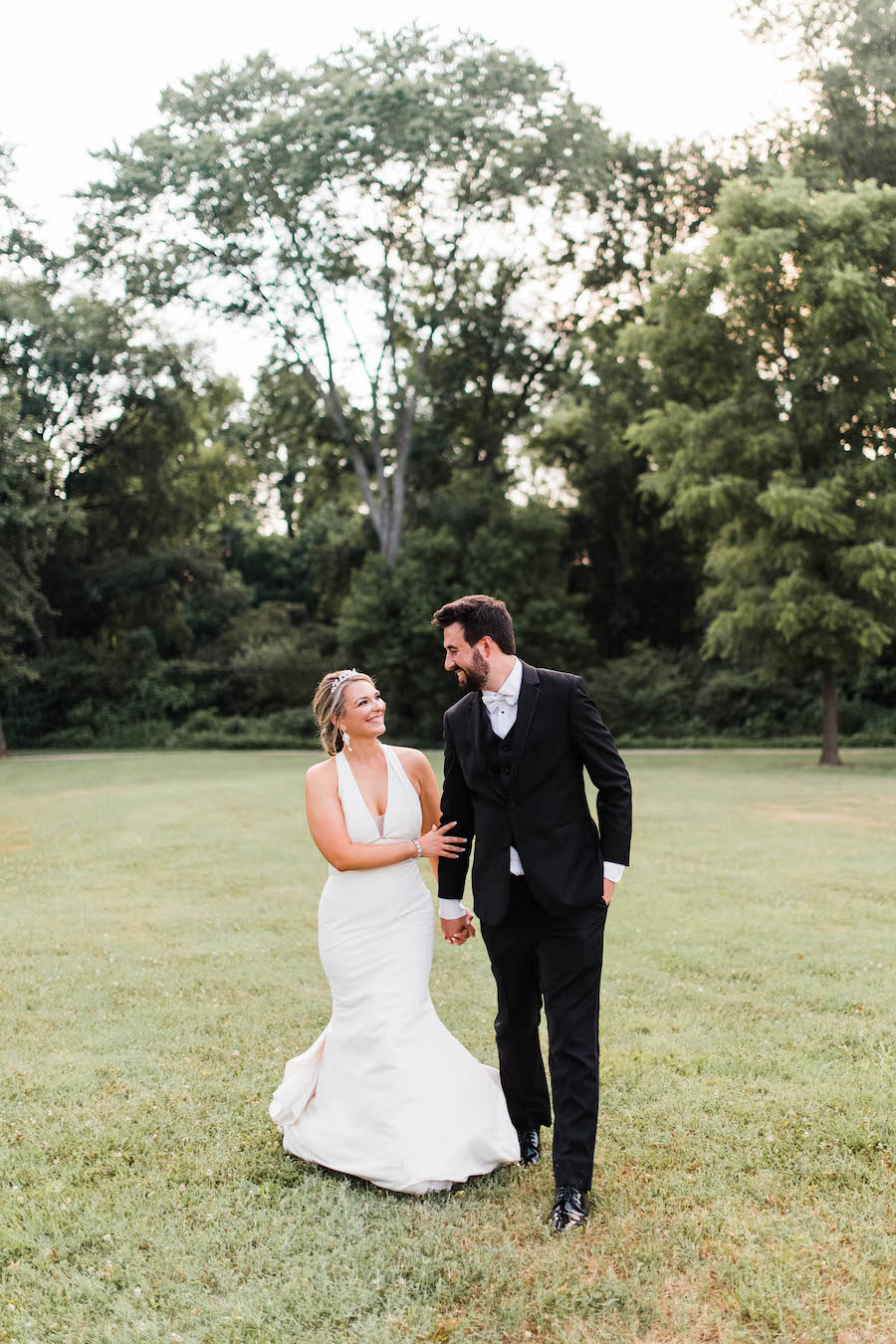 Get inspired by this neutral wedding color palette from Nashville garden wedding venue CJ's Off the Square. 