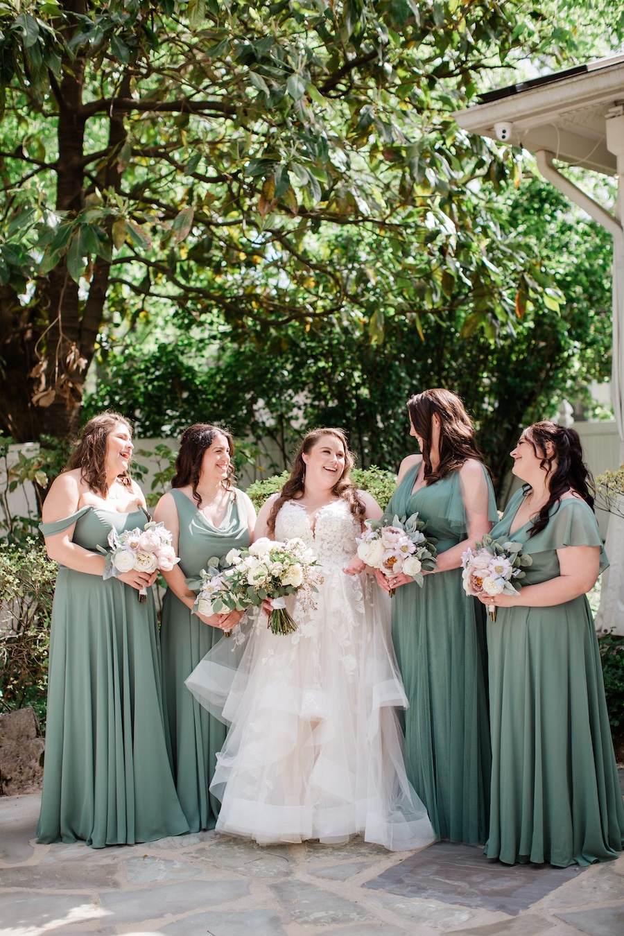 Get inspired by this neutral wedding color palette from Nashville garden wedding venue CJ's Off the Square.