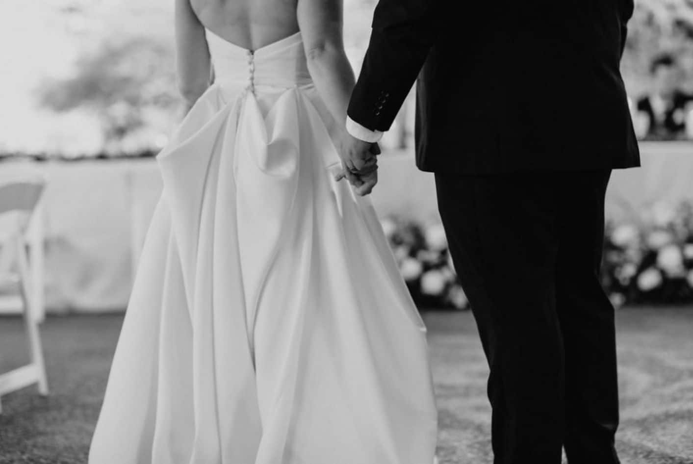 Bright white wedding in the garden | April 7