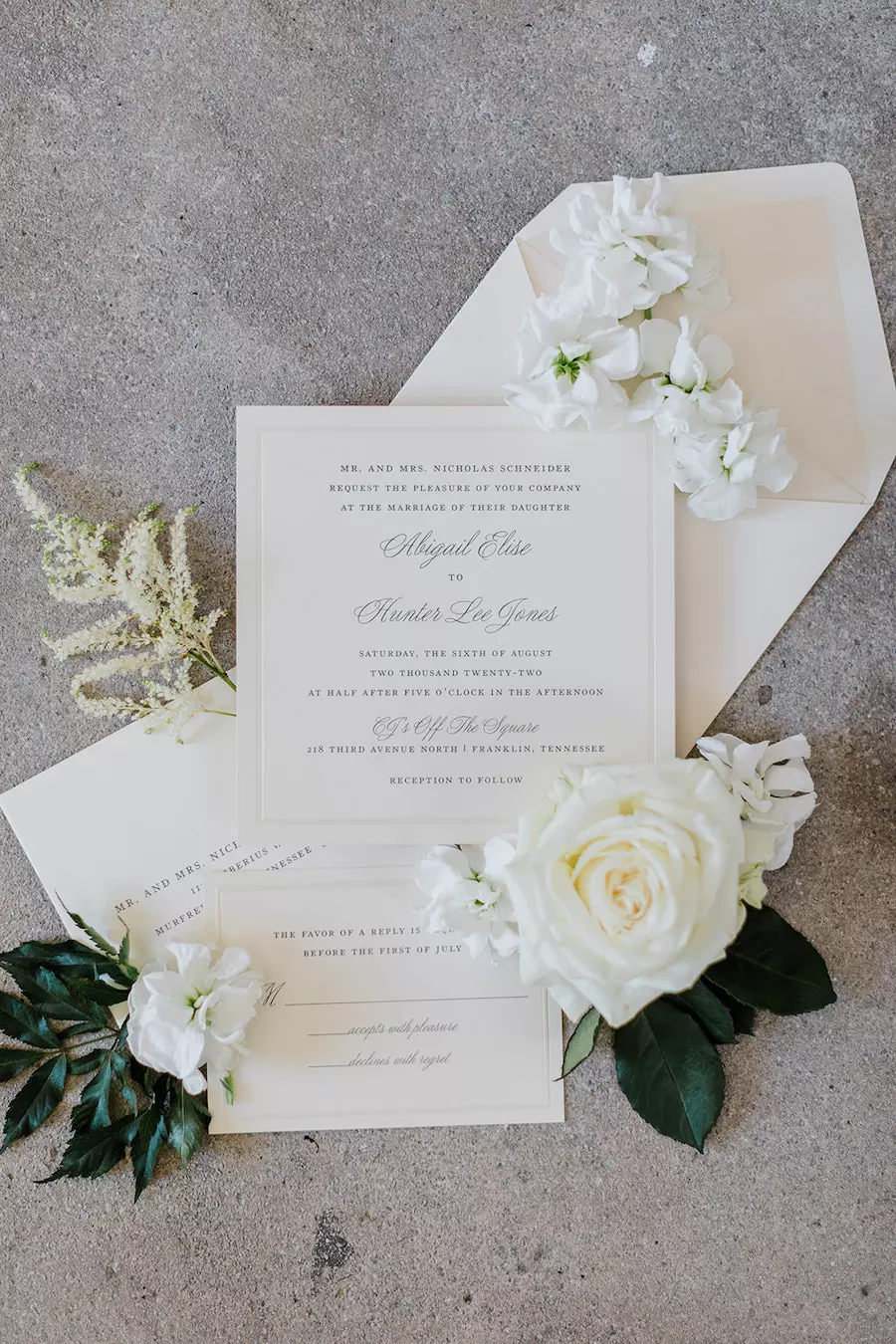 Nashville wedding venue that’s perfect for outdoor ceremony and reception with neutral colors
