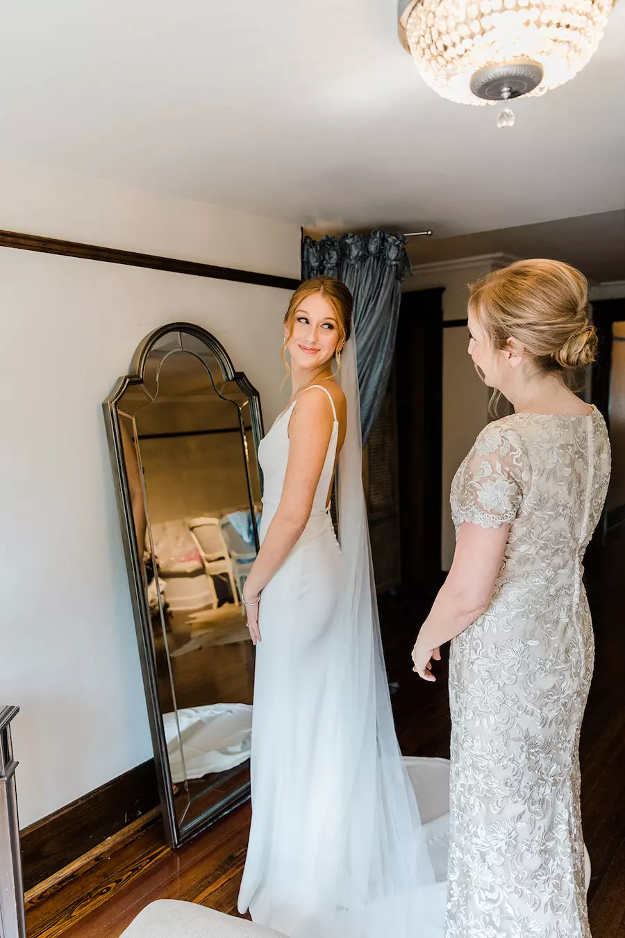 Simple garden wedding inspiration with neutral colors of ivory and gold