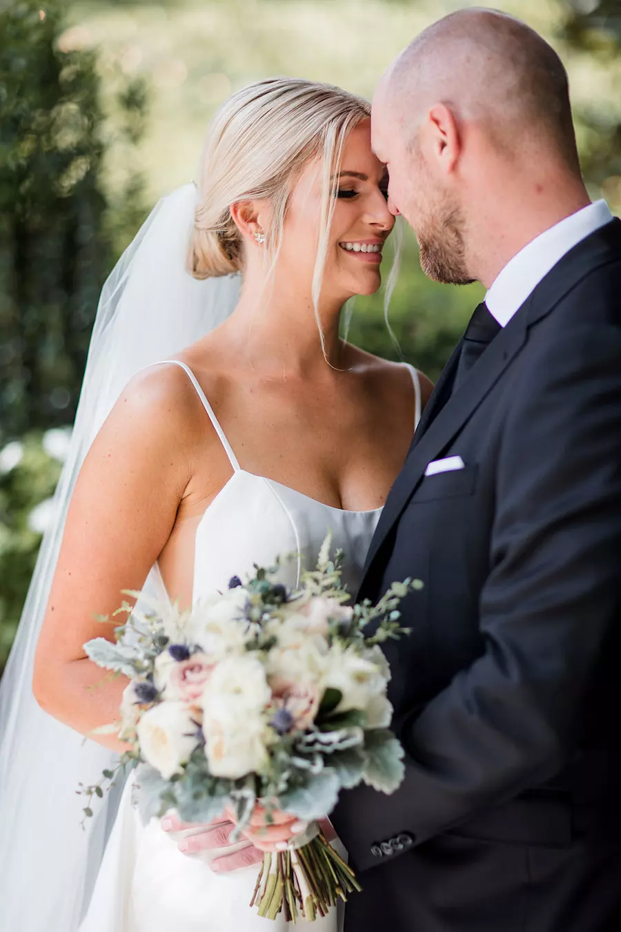 Neutral Wedding Colors for Your Outdoor Wedding Reception