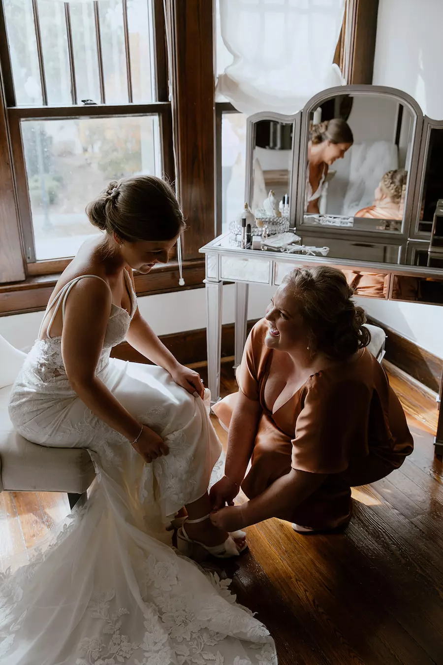 * Nashville Wedding Venue That’s Perfect for Outdoor Ceremony and Reception with Neutral Colors