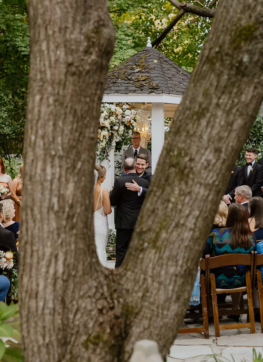 * Simple Garden Wedding Inspiration with Neutral Colors of White, Ivory, Sand and Champagne