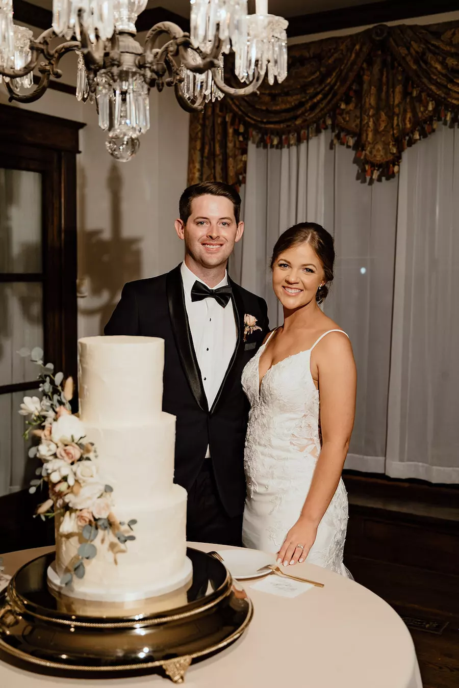 * Simple but elegant wedding cake with buttercream icing and fresh flowers and greenery at garden wedding venue CJ’s Off the Square near Nashville, TN. 