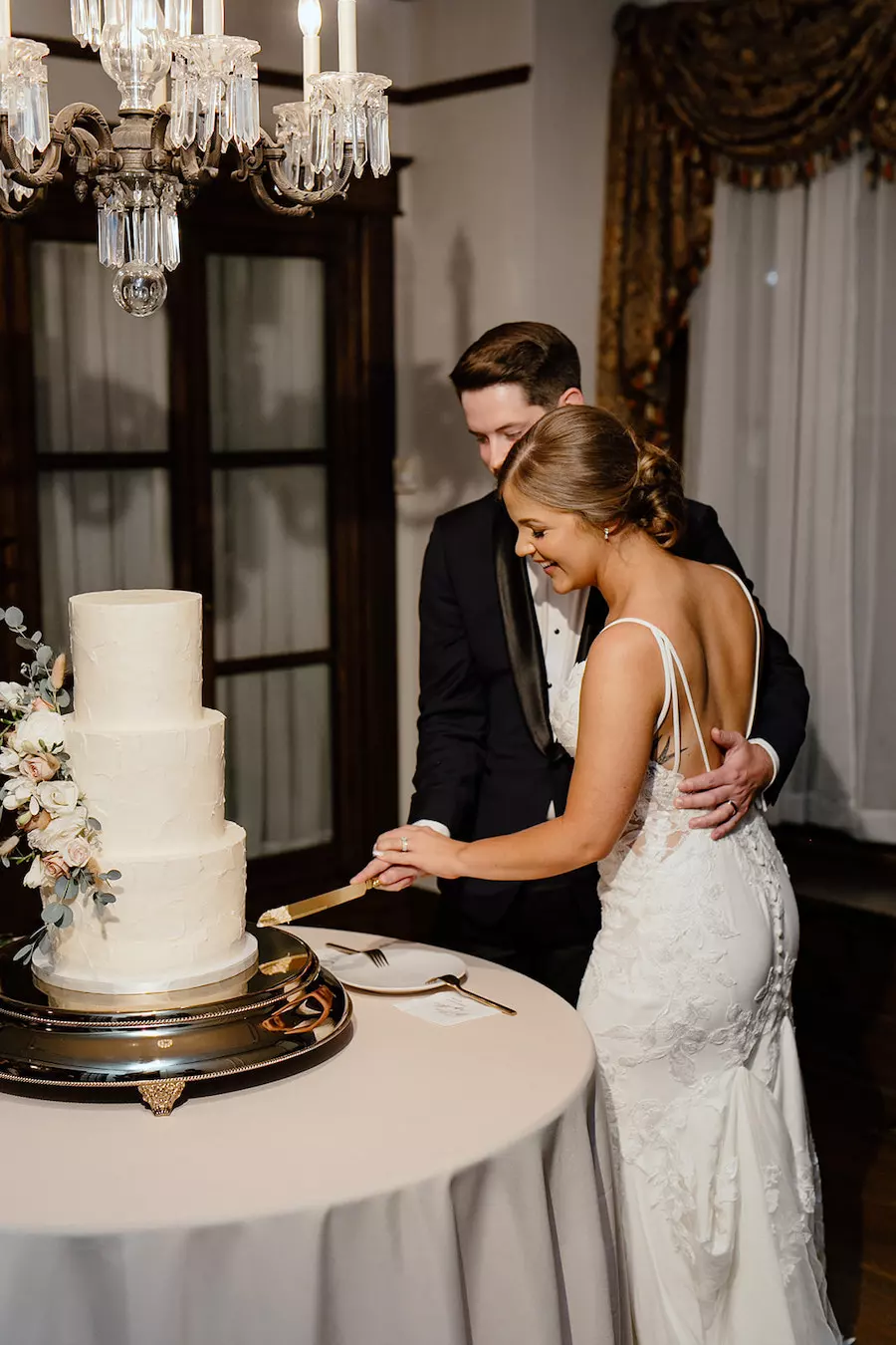 * Simple but elegant wedding cake with buttercream icing and fresh flowers and greenery at garden wedding venue CJ’s Off the Square near Nashville, TN. 