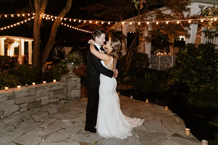 * Simple Garden Wedding Inspiration with Neutral Colors of White, Ivory, Sand and Champagne